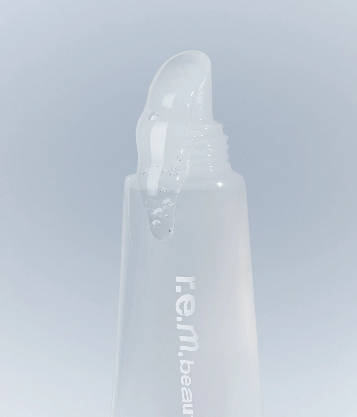 r.e.m. beauty Utmost Importance Plumping Lip Gloss (Claro)