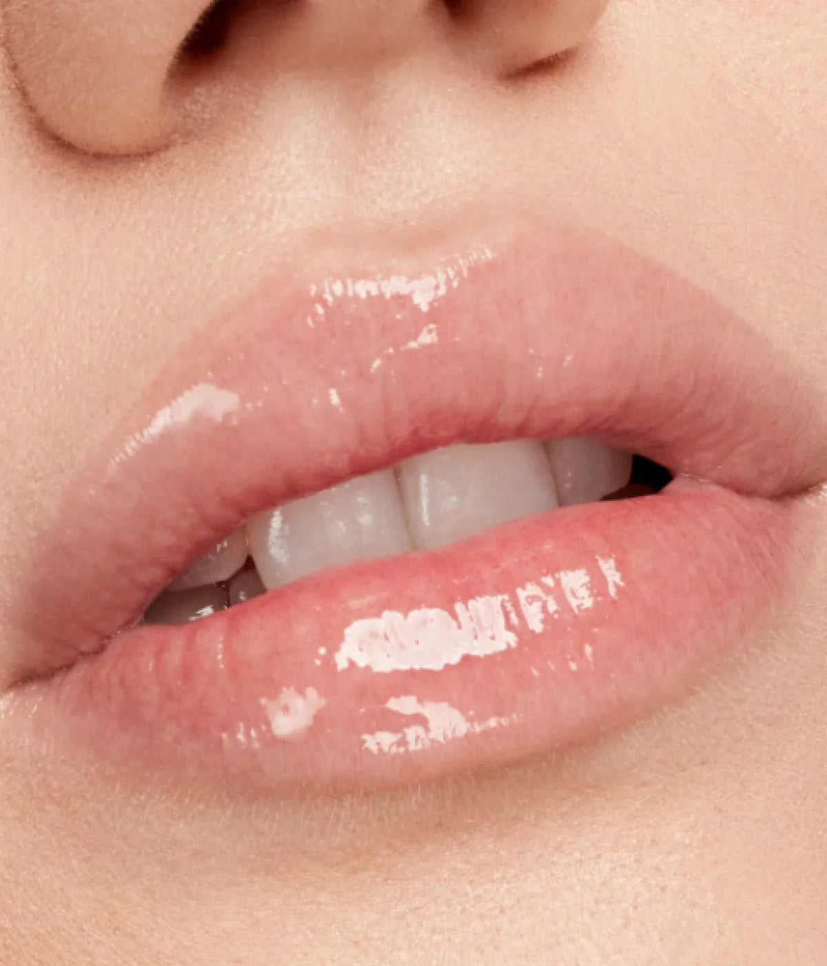 r.e.m. beauty Utmost Importance Plumping Lip Gloss (Claro)